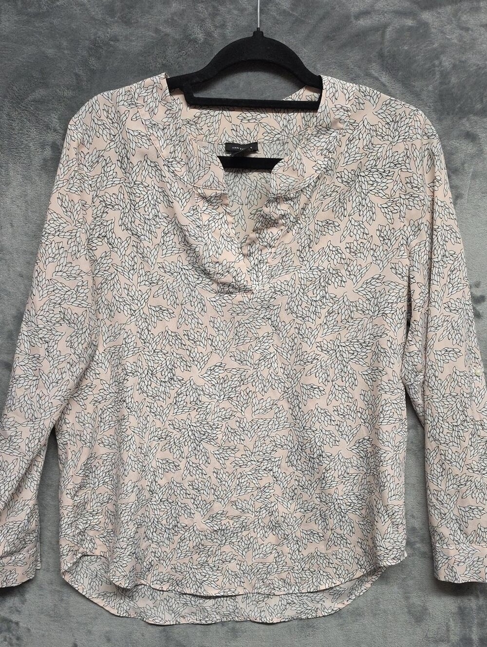 Ann Taylor Pink Leaf-Print V-Neck Ruffle Long-Sleeve Blouse Sz MD